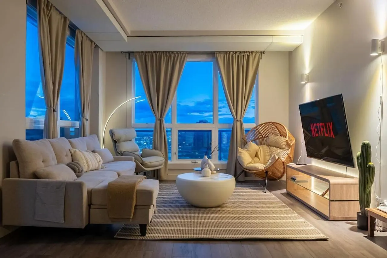 Upscale Penthouse Stay With Mountain & City Views, Free Parking, Bbq Grill, Office Space & More Calgary Kanada