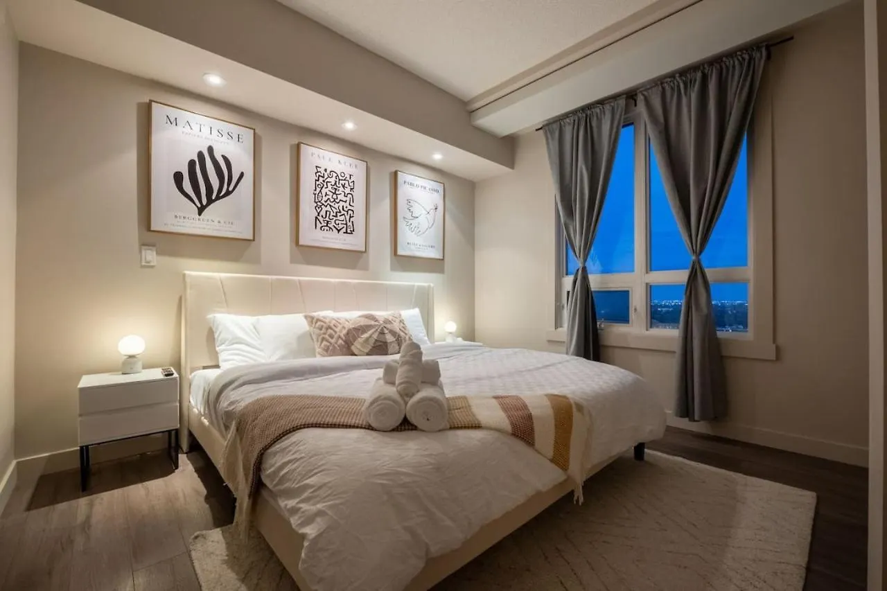 Upscale Penthouse Stay With Mountain & City Views, Free Parking, Bbq Grill, Office Space & More Calgary 0*,