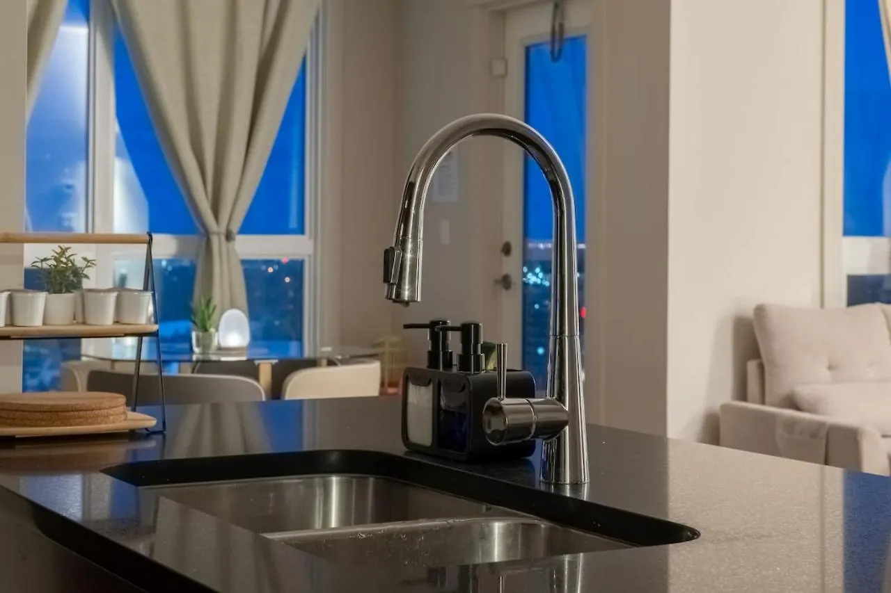 Appartement Upscale Penthouse Stay With Mountain & City Views, Free Parking, Bbq Grill, Office Space & More Calgary