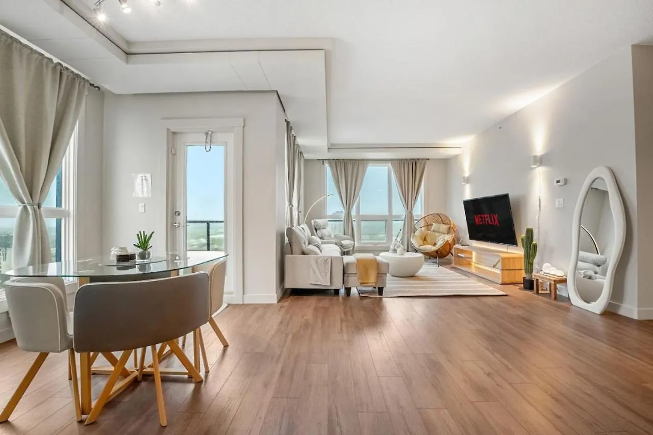 Upscale Penthouse Stay With Mountain & City Views, Free Parking, Bbq Grill, Office Space & More Calgary Appartement