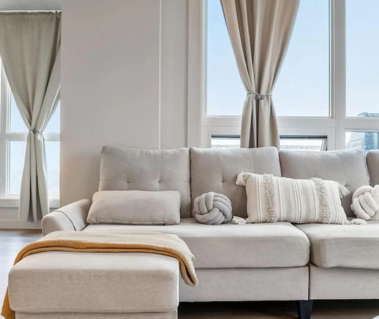 Upscale Penthouse Stay With Mountain & City Views, Free Parking, Bbq Grill, Office Space & More Calgary 0*,